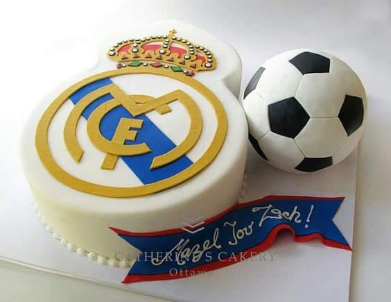 مدل کیک تولد پسرانه فوتبالی با تم رئال مادرید