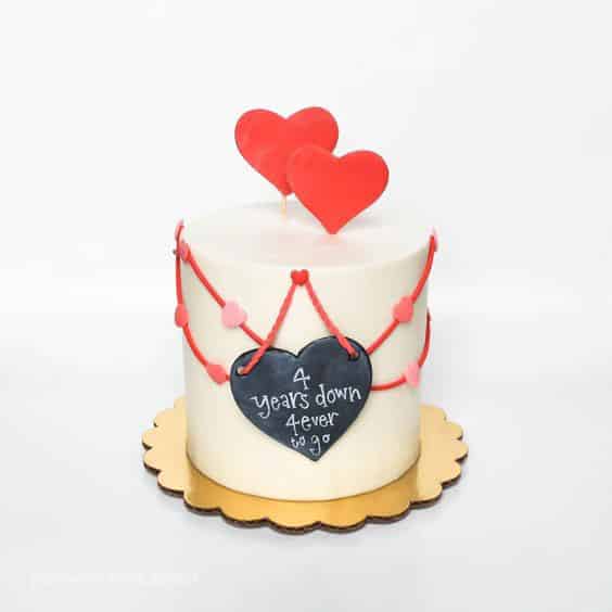 مدل کیک تولد دونفره عاشقانه با تزیین قلب
