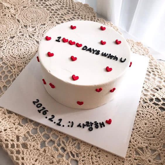 مدل کیک تولد دونفره عاشقانه خامه ای ساده