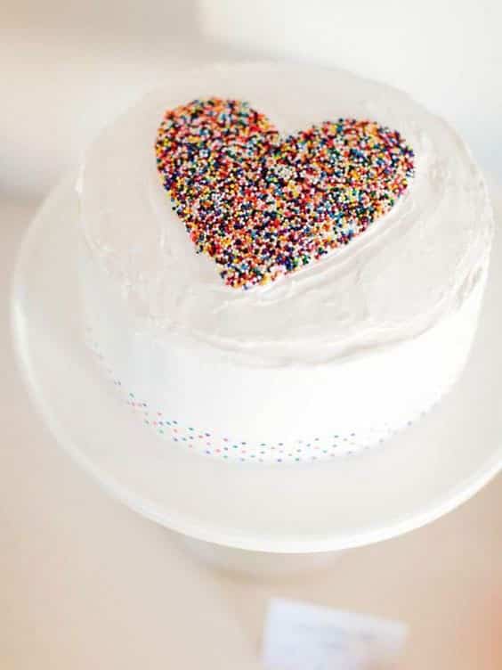 مدل کیک تولد ساده دونفره عاشقانه با تزیین اسپرینکل