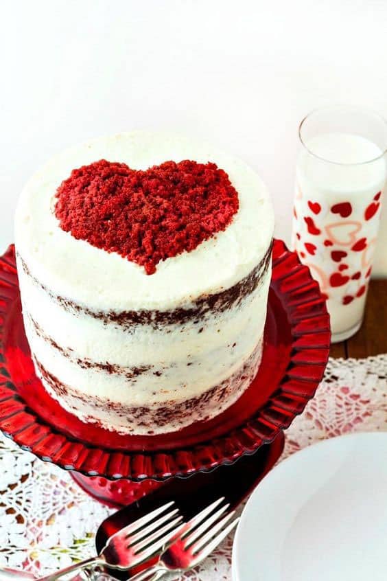 مدل کیک تولد ردولوت با تزیین عاشقانه به شکل قلب