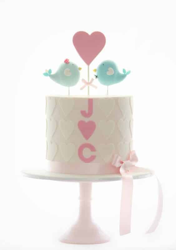 مدل کیک تولد دونفره با تزیین پرنده و قلب عاشقانه