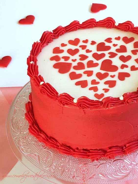 کیک تولد دو نفره ساده با تزیین قلب