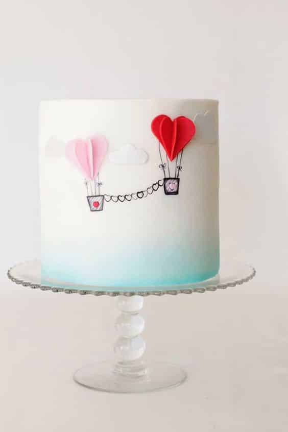 مدل کیک تولد خامه ای دونفره عاشقانه ساده