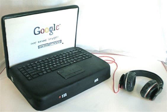 مدل کیک تولد مردانه با تم لپ تاپ  