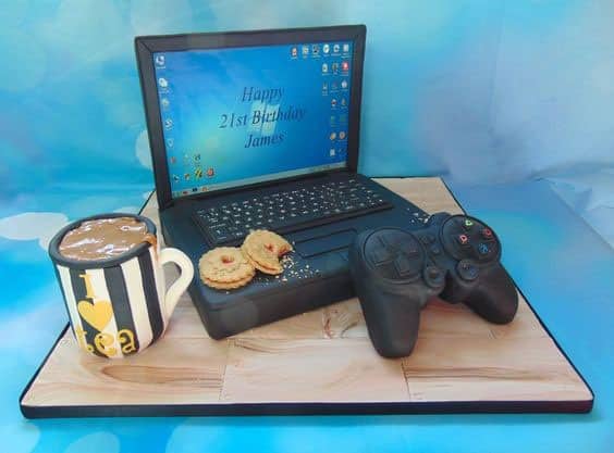 مدل کیک تولد مردانه با تم لپ تاپ، قهوه 