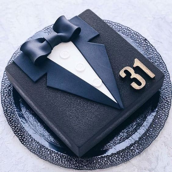 مدل کیک تولد مردانه لاکچری به شکل کت و پاپیون سرمه ای شیک