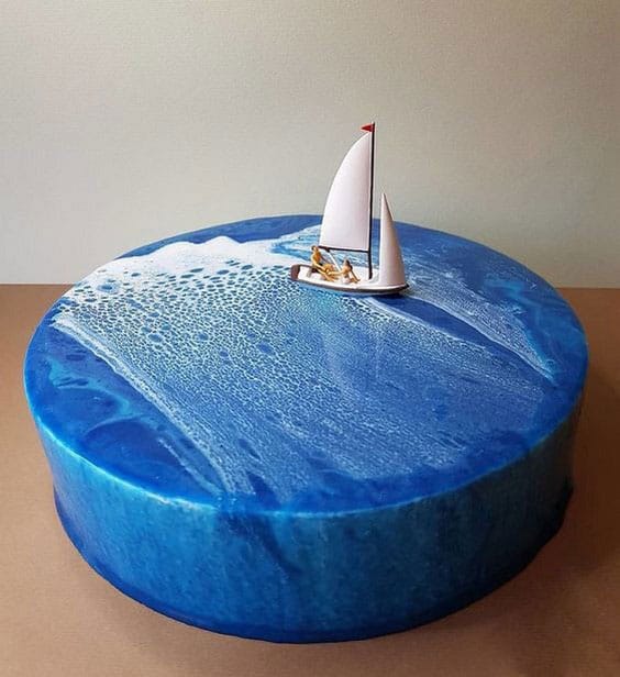  کیک تولد مردانه لاکچری و مدرن با سس براق فرانسوی با تم قایق سواری