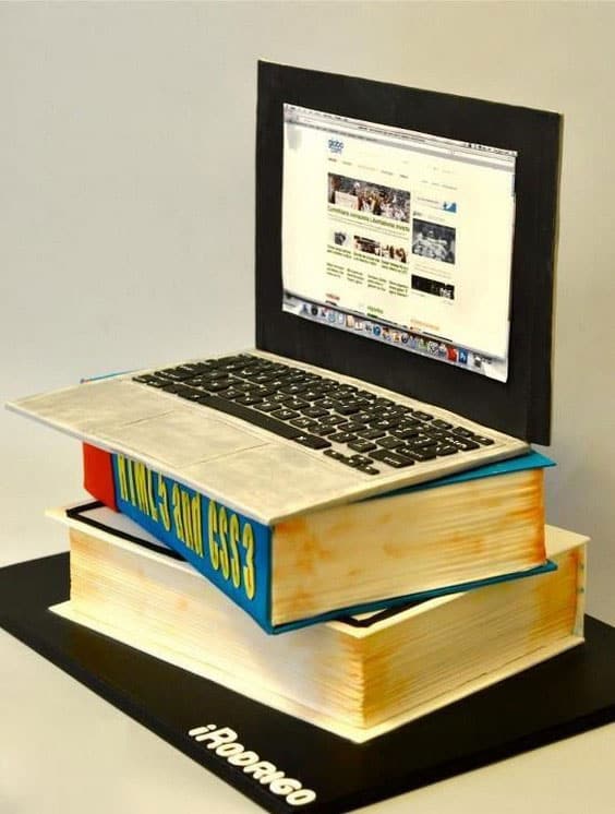 کیک تولد مردانه با تم لپ تاپ و کتاب؛ ایده ای شیک 