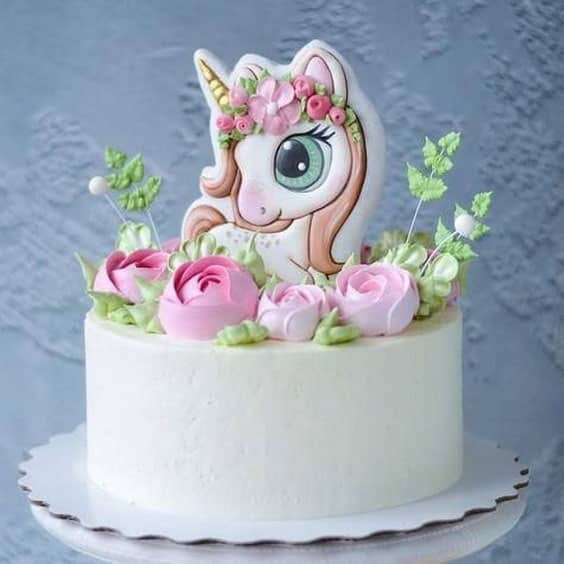مدل کیک تولد دخترانه عروسکی با تم اسب 