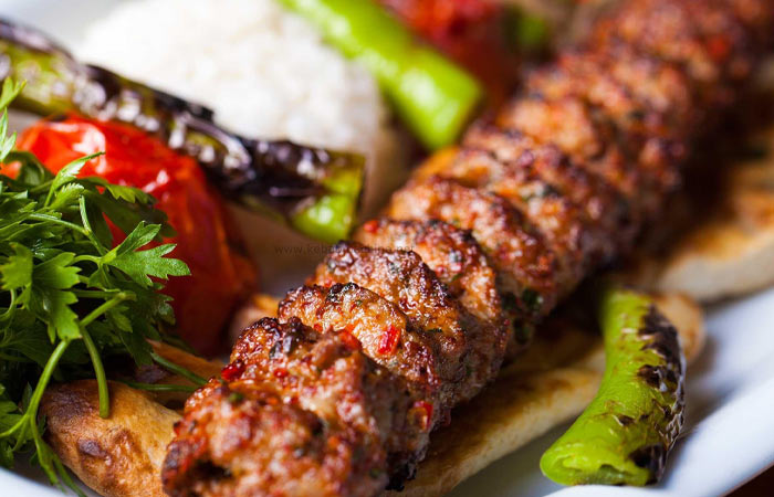 طرز تهیه کباب کوبیده مجلسی و نکاتی طلایی برای پختن آن - ستاره