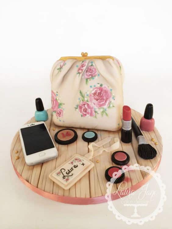 مدل کیک تولد دخترانه به شکل کیف لوازم آرایش گل دار