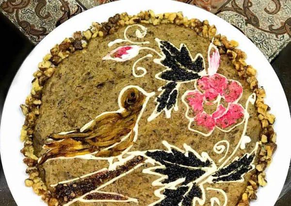 تزیین آش رشته به شکل پرنده
