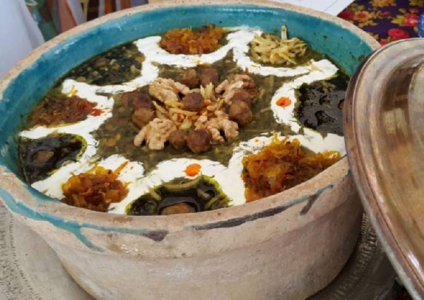 تزیین آش رشته سنتی و شیک