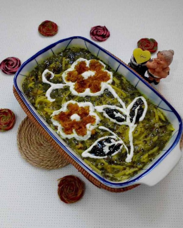 تزیین آش رشته به شکل شاخه گل