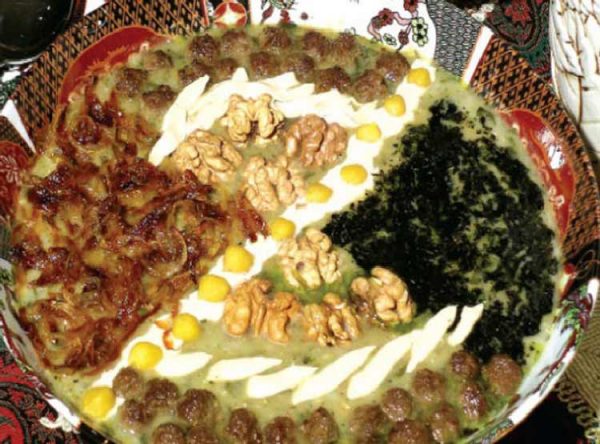 ایده تزیین آش کشک با گردو