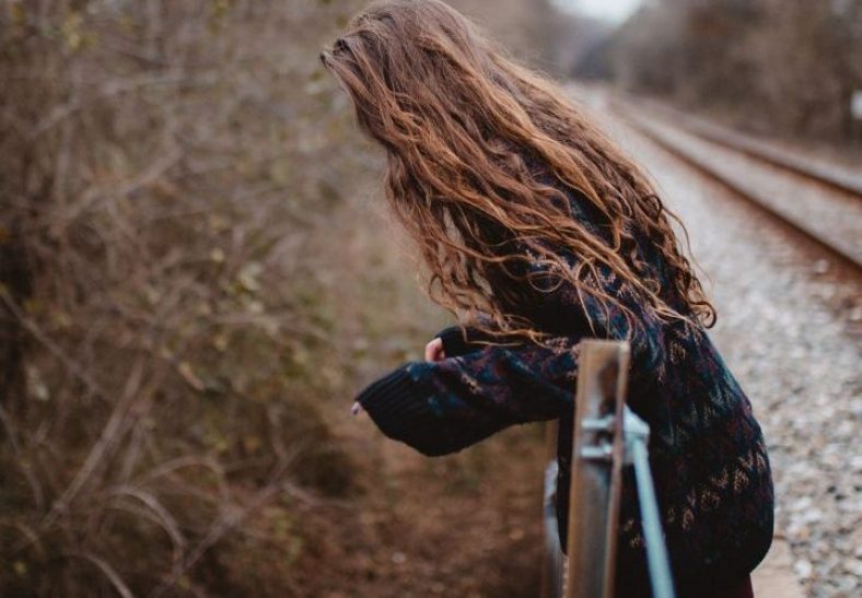 عکس دختر زیبا با موهای بلند