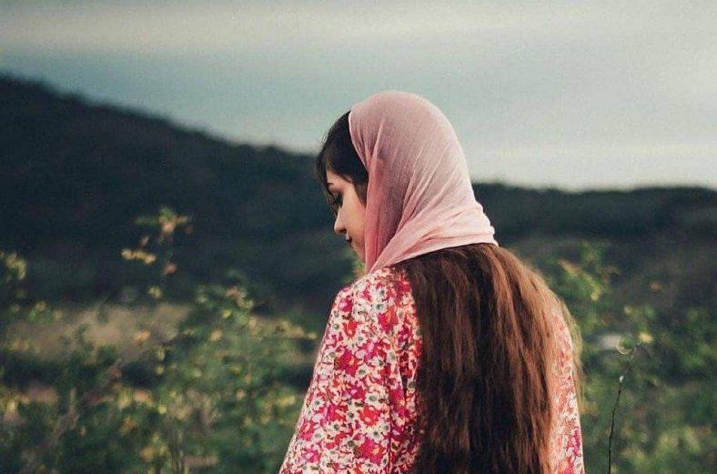 عکس دختر از پشت سر