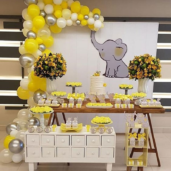 تم زرد و طوسی و سفید برای تولد پسرانه با مدل فیل کوچولو