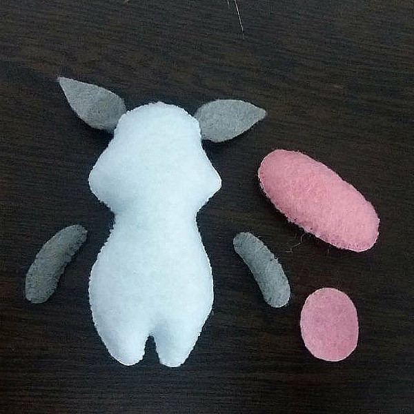 مراحل نصب تکه های گاو نمدی 