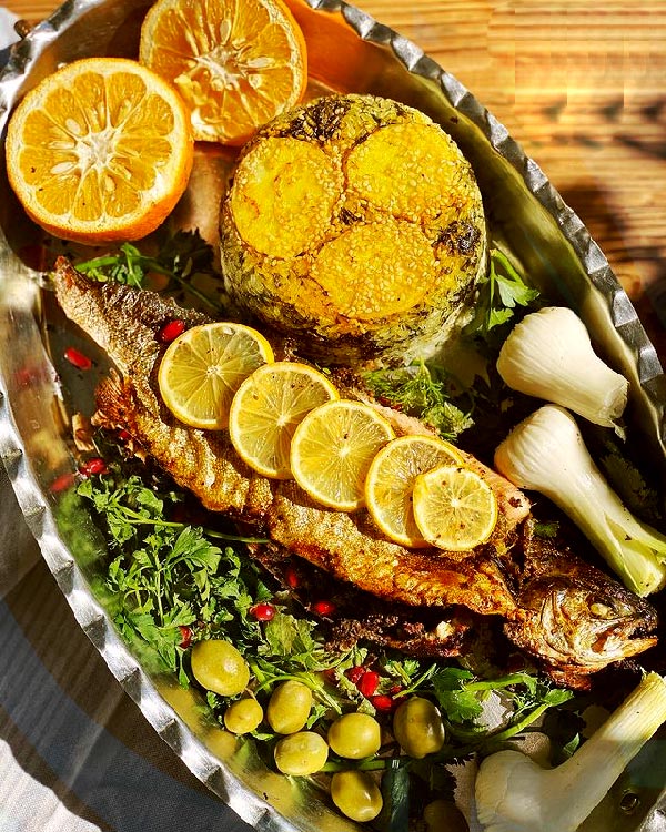 دیزابن رستورانی سبزی پلو با ماهی درسته