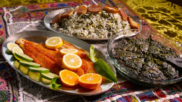 تزیین سبزی پلو با ماهی سفید