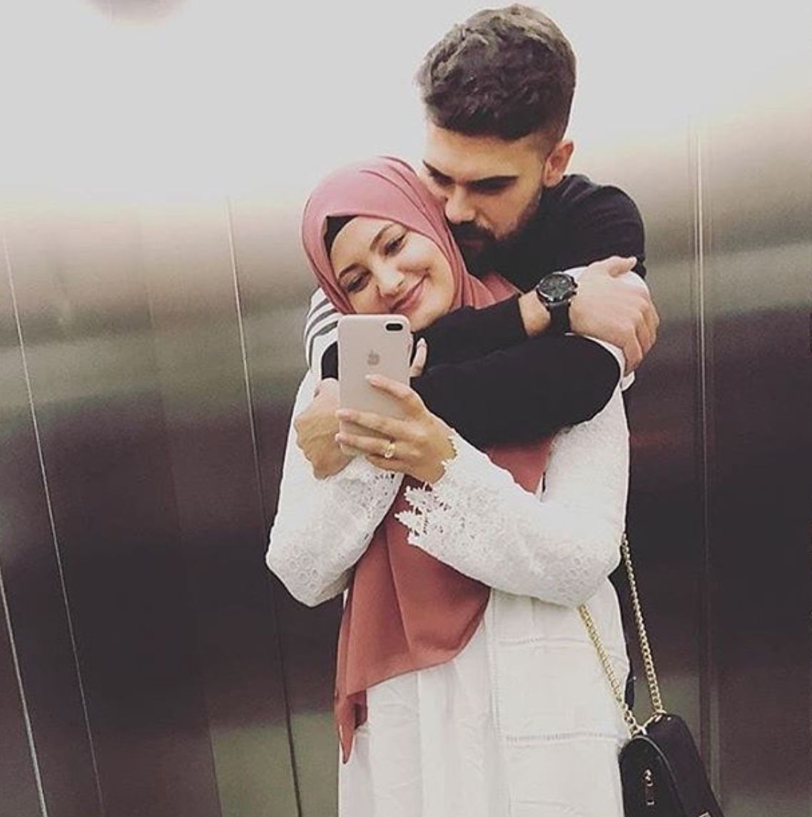 حکم شرعی بوسیدن همسر در ماه مبارک رمضان