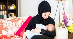 حکم روزه گرفتن در دوران شیردهی از نظر فقه شیعه و سنی
