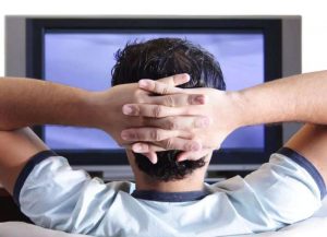 آیا دیدن فیلم مبتذل روزه را باطل می کند