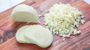 طرز تهیه پنیر پیتزا حرفه ای و کشدار (ساده‌ترین روش)