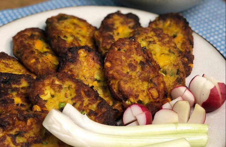 طرز تهیه کتلت تن ماهی دونفره با سیب زمینی و سبزیجات
