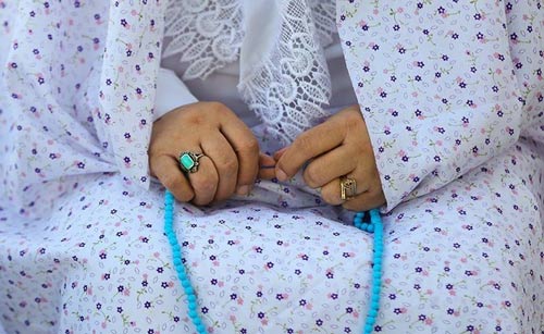 حکم لکه بینی در ماه رمضان برای زن یائسه