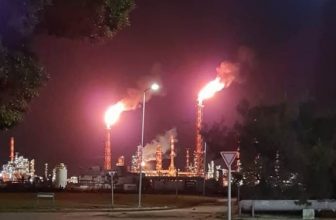 آتش سوزی در پالایشگاه نفت حیفا اسرائیل