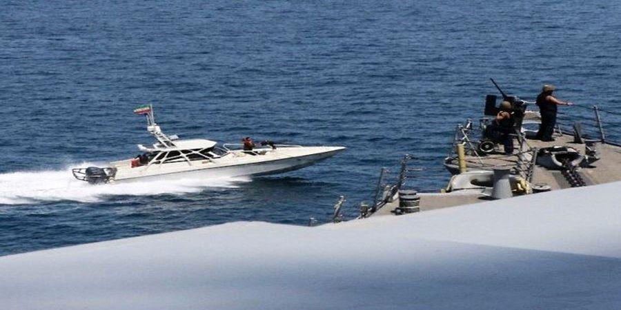 شلیک آمریکایی ها به قایق های سپاه پاسداران