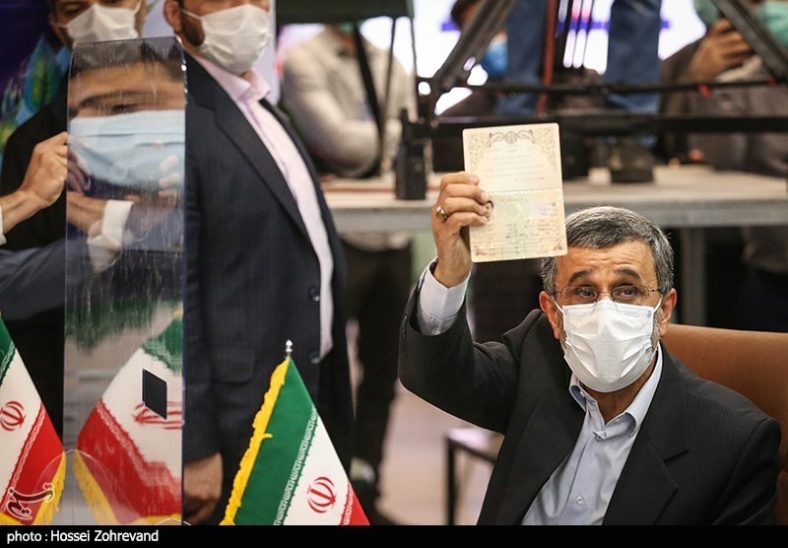 ثبت نام احمدی نژاد برای انتخابات