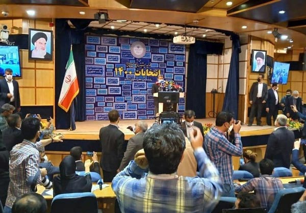 احمدی نژاد برای انتخابات ثبت نام  کرد