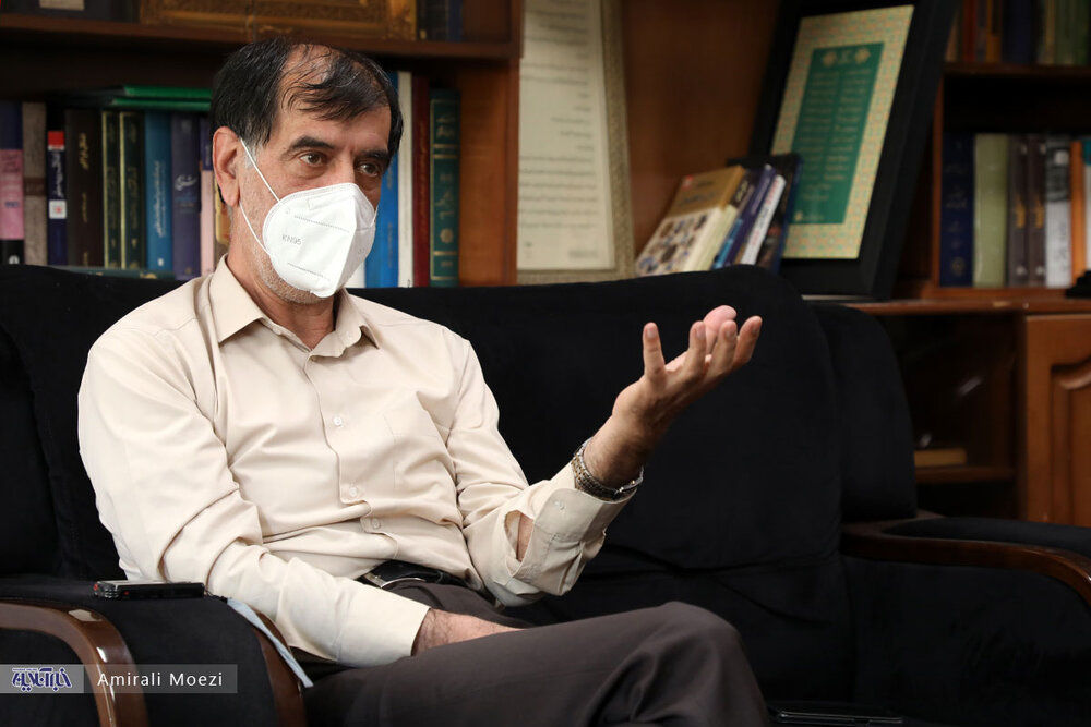 احمدی‌نژاد داد می‌زند من را دستگیر کنید