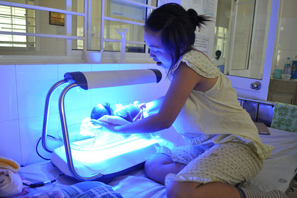 درمان خانگی زردی نوزاد با استفاده از دستگاه