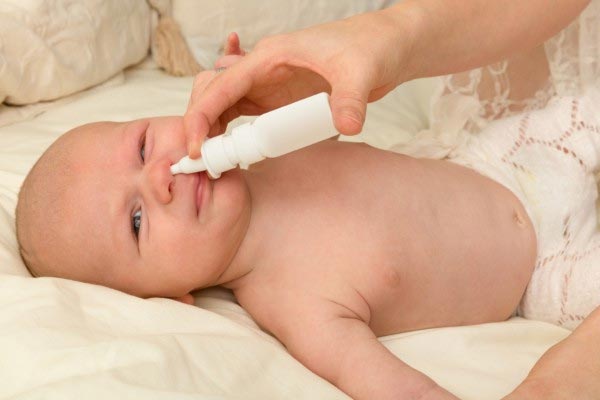 نحوه استفاده از قطره بینی نوزاد