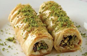 طرز تهیه باقلوا رولی
