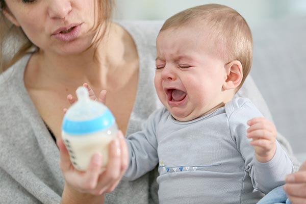 علت حساسیت نوزاد به شیر خشک چیست؟