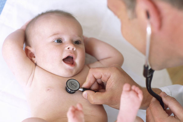 نشانه­‌های خس خس سینه نوزاد و مراجعه به پزشک