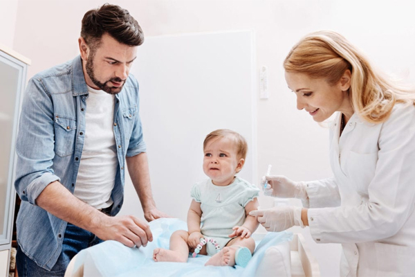دلیل سفت شدن جای واکسن نوزاد چیست؟