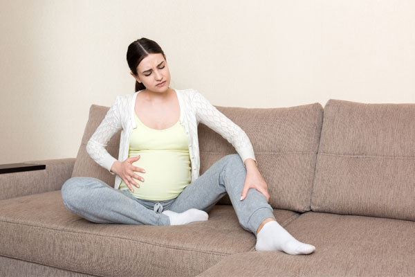 دلایل گرفتگی عضلات پا در بارداری