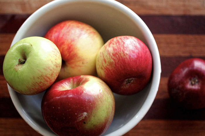 اهمیت سیب در رژیم غذایی برای یبوست