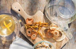 طرز تهیه دمنوش به دانه