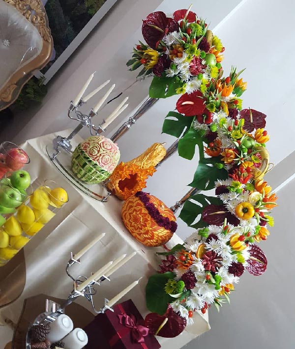 ترکیب گل و میوه برای تم شب یلدای عروس