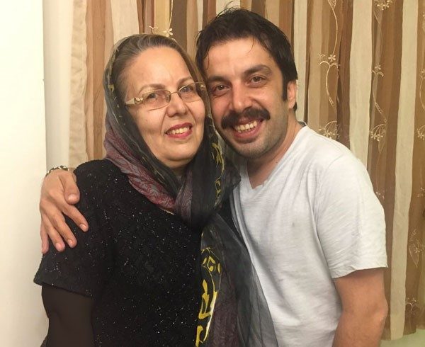 عکس عباس جمشیدی فر و مادرش
