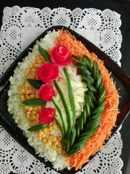 تزیین سالاد الویه به شکل گل رز