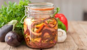 طرز تهیه انواع ترشی بادمجان خانگی